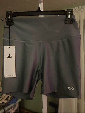 ALO Yoga Airlift Energy Shorts in Lunar Gray